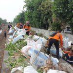 Satgas DSDABM Pulihkan Fungsi Saluran Depan Stasiun Gubeng