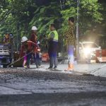 Pemeliharaan Jalan Gunung Anyar Tambak Tingkatkan Kenyamanan Pengguna Jalan