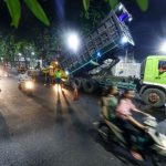 Pengaspalan Lakarsantri Driyorejo Kurangi Risiko Kecelakaan Pengguna Jalan Malam